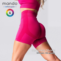 Shorts de yoga légers et sans coutures en tissu nylon et élasthanne, respirants, doux et élastiques pour femmes