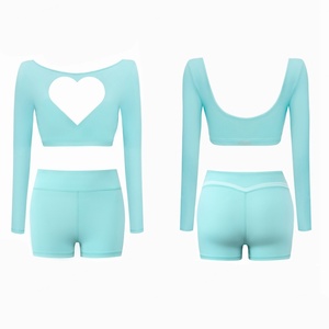 เสื้อฟิตเนสผู้หญิงไซส์พลัสแบบกลับด้านได้ เซ็กซี่เว้าแหวก ชุดออกกำลังกายแบบครอปท็อป แขนยาวเข้ารูป ชุดเซ็ต 2 ชิ้น - Product Image 1