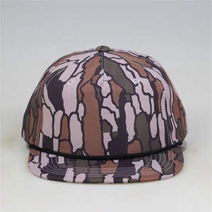 Venta al por mayor de alta calidad logotipo bordado 5 paneles camuflaje poliéster ala plana deporte sombrero personalizado Gorras OEM Unisex cuerda Snapback Cap - Product Image 1