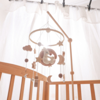 Jouet apaisant fait main en bois de style nordique pour bébés de 0 à 3 ans, avec hochet et pendentif lapin lune en feutre
