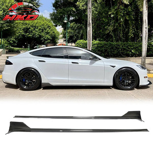 Faldones Laterales Estilo Revozport en Negro Brillante para Tesla Model S 2021-2026 - Product Image 1