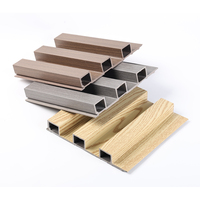 Panneaux muraux rainurés en WPC haute densité, revêtement intérieur en PVC à grain de bois pour la décoration intérieure