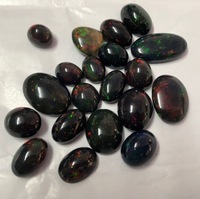 Pierre précieuse naturelle opale noire d'Éthiopie Welo, cabochon lisse de 10 mm et 20 mm, par carat, avec jeu de couleurs/effet de feu, certifiée IGI