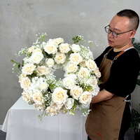 Couronnes de fleurs artificielles en soie de haute qualité, style européen, avec feuilles vertes, roses rouges pour la Saint-Valentin, centres de table et décorations de bougies