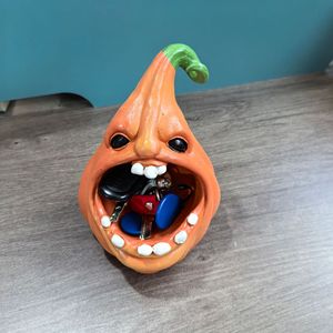 Suministro de fábrica: Bandeja de almacenamiento de calabaza con diseño de grimace espeluznante, organizador de llaves y monedas para entrada de Halloween, adorno decorativo de resina para escritorio, regalos - Product Image 2