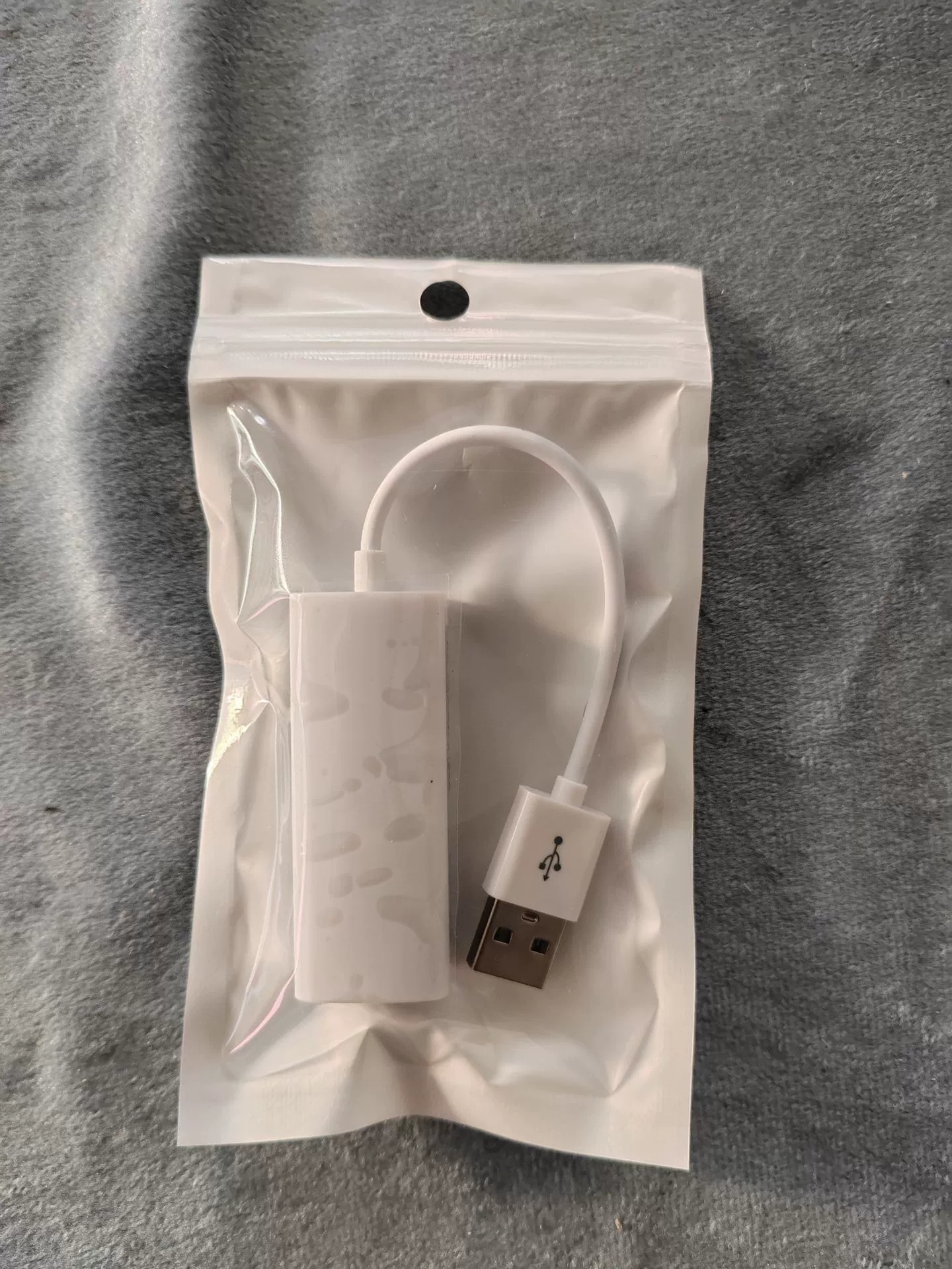 Port USB blanc avec sac d'opp
