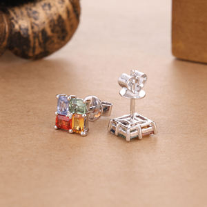 Boucles d'oreilles clous en saphir taille émeraude sur mesure, or massif 14 carats plaqué rhodium, certifiées GIA, cadeau d'anniversaire pour femme - Product Image 2