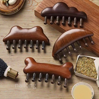 Peigne de massage en bois à dents larges en bois de santal couleur naturelle pour la croissance des cheveux, le soin fascial et le Gua Sha crânien