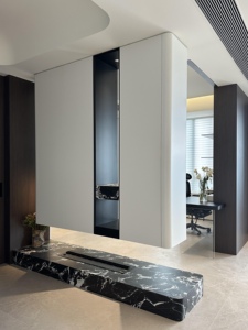 Système <span class=keywords><strong>de</strong></span> penderie suspendue réglable en hauteur avec étagère à chaussures multi-niveaux pour grande famille, zone <span class=keywords><strong>de</strong></span> rangement spacieuse pour chambre à coucher - Product Image 2
