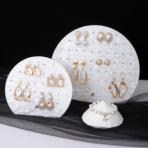 Espositore per Orecchini Rotondo in Acrilico Stile Nordico Creativo Porta Gioielli per Negozio e Accessori Fotografici - Product Image 3