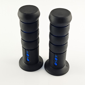 Poignées de guidon de moto Koso, caoutchouc bicolore bleu noir avec logo pour accessoires de vélo et de scooter - Product Image 2
