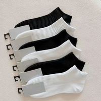 Chaussettes pour hommes Jingwen OEM en coton blanc Hanes, chaussettes courtes en tricot de couleur unie pour le printemps, calcetines cortos para hombre