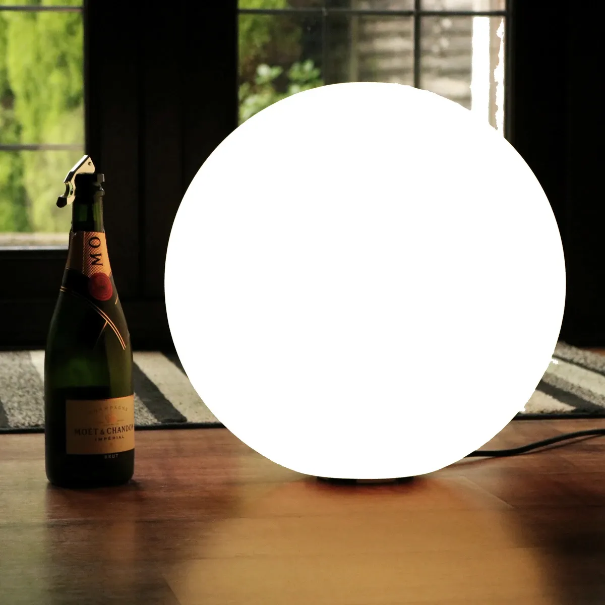 25 cm kleiner wasserdichter LED-RGB-dekorativer Kunststoff für den Außen-und Innenbereich mit leuchtender Kugel