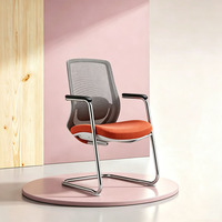Chaise de réunion ergonomique moderne avec accoudoirs fixes et dossier en mesh pour personnel de formation
