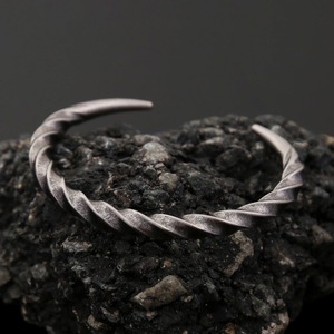 Bracelet en corne de taureau torsadée yunnique, design ouvert en argent antique, bijoux unisexe, cadeau - Product Image 4