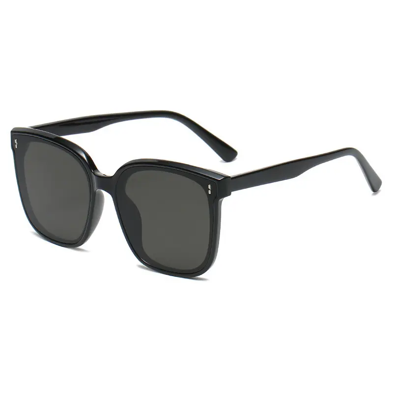 نظارات شمسية مربعة الشكل للجنسين عرض ترويجي للبيع بالجملة بسعر المصنع لعام 2023 عدسات سوداء مع خاصية الضوء البيضاء UV400