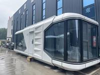 Cabane préfabriquée de glamping moderne, mini-maison avec design personnalisé et fonctionnalités intelligentes pour l'investissement en complexe hôtelier, maison capsule spatiale