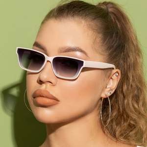 Gafas de Sol Cuadradas Pequeñas con Logotipo Personalizado 2022, Elegantes y Modernas, con Degradado de Color, Protección UV400, para Mujer - Product Image 1