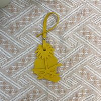 Porte-clés de voiture suspendu personnalisé en cuir PU gaufré, avec breloque carte de l'Arabie Saoudite, deux épées et palmier