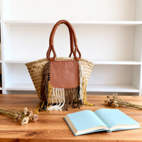 Sac en paille tressé fait main pour femme, style bohème, avec franges, patch en cuir, deux poignées, idéal pour la plage, les vacances et le shopping estival