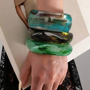 Vòng tay acrylic nhuộm màu Macaron, họa tiết đại dương, đa năng và thời trang, mang lại cảm giác cao cấp và độc đáo. - Product Image 2