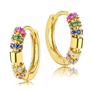 Orecchini a Cerchio Dorati da Donna, Design Floreale con Cristalli e Strass, Placcati in Oro 18K, Gioielli Trendy per Feste - Product Image 1