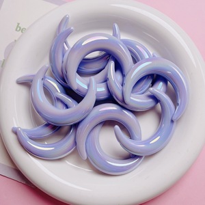 Cuentas de luna con agujero Vertical de Color sólido, cuentas pintadas a mano, cadena para teléfono móvil DIY, Material colgante para coche, cuentas acrílicas, media luna - Product Image 3