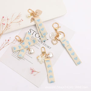 Porte-clés 3D en métal pour décoration de sac, pendentif créatif en forme de coeur pêche fraîche, accessoires avec nœud papillon - Product Image 4