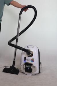 <span class=keywords><strong>Aspirateur</strong></span> électrique <span class=keywords><strong>puissant</strong></span> adapté au nettoyage des tapis <span class=keywords><strong>et</strong></span> des sols domestiques, équipé d'un moteur <span class=keywords><strong>silencieux</strong></span> de 1600W. - Product Image 5