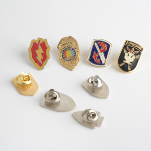 Badges en métal plaqué or émaillé souple personnalisés modernes avec taille et forme ajustables pour cadeaux souvenirs - Product Image 3