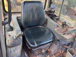 Bouteur sur chenilles d'occasion KOMATSU D155A-5 haute efficacité, bon état, 39 tonnes, 360 CV, moteur Cummins, Japon - Product Image 5