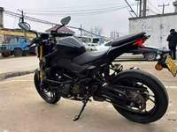 Haojue DR300, meilleure moto naked à essence de 300 cm³ pour le marché mondial, 298 cm³ bicylindre, 21,5 kW de puissance, suspension KYB, ABS Bosch