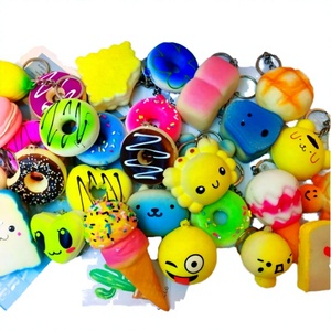 XUYI 30 piezas Kawaii Mini Juguetes Blandos de Comida Simulada (Cupcake, Pan) Llaveros Personalizados Antiestrés Juguetes Sensoriales de PU Suaves Unisex 14 años - Product Image 3