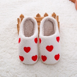 Chaussons d'hiver pour femmes personnalisés brodés Chaussons d'Halloween douillets et douillets pour la maison pour femmes - Product Image 5