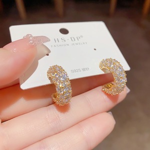 Pendientes de aro de circón C súper brillantes, pendientes de joyería fina de moda para regalo, hechos principalmente de cobre - Product Image 3