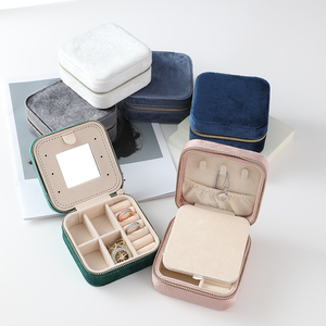 Estuche de Viaje Personalizado para Joyas de Terciopelo, Organizador de Joyas Portátil con Cierre, Caja de Almacenamiento de Joyas de Terciopelo para Damas con Logotipo Impreso - Product Image 1