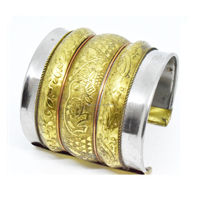 Bracelet carré multicolore pour femme, bijoux Diwali, manchette brillante couleur or, en laiton, collection USA, nouveauté décembre 2024 - Product Image 5