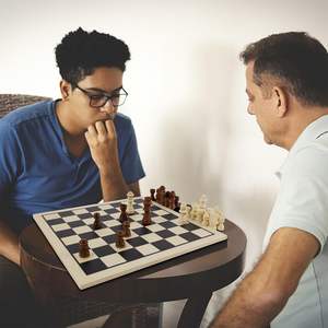 Juego Familiar de Madera Ecológico 7 en 1, Divertida Tabla de Madera para Adultos con Grabado - Product Image 5