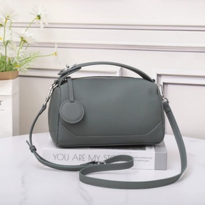 Bolso de Hombro de Cuero de Color Sólido para Mujer, Precio al por Mayor, Fabricante de Bolsos de Cuero, Bolso Tipo Barril para Damas - Product Image 1
