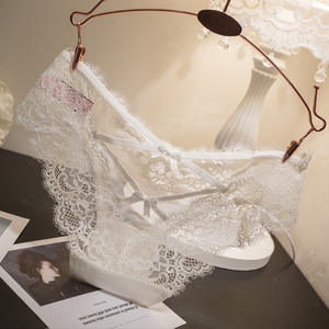 Braguitas de mujer sin costuras de elastano/poliéster con control medio, sexy, con encaje bordado, de talle bajo, con diseño cruzado hueco y transparente - Product Image 3