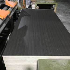 Prix de gros Contreplaqué stratifié <span class=keywords><strong>mélaminé</strong></span> grain de bois noyer <span class=keywords><strong>noir</strong></span> et blanc de haute qualité E0 WBP pour meubles et armoires - Product Image 4