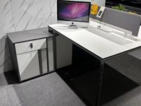 Personnel bureau moderne en forme de L poste de travail de gestionnaire de bureau avec armoire haute