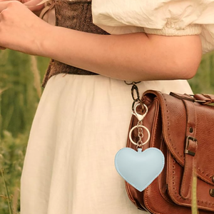 Abalorios de lujo a la moda para bolso, colgante de adorno para bolso, colgante para mujeres y niñas, llavero de corazón de cuero PU - Product Image 3