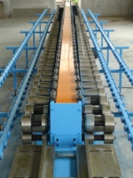 Machine de formage à rouleaux pour panneaux de portes en acier Jiuxin Machinery avec moteur à engrenages et roulement de boîte de vitesses - Haute économie d'énergie 380V