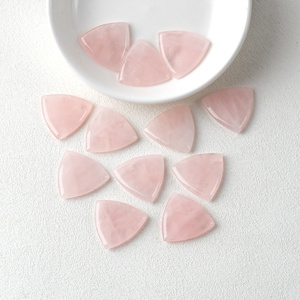 Il triangolo di cristallo di quarzo rosa di alta qualità naturale per la creazione di gioielli di quarzo rosa naturale può essere personalizzato e acquistato alla rinfusa - Product Image 2