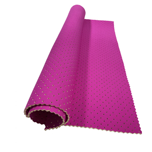 Échantillon gratuit <span class=keywords><strong>de</strong></span> tissu en néoprène perforé respirant coloré, éponge en caoutchouc, polyester, nylon pour sièges <span class=keywords><strong>de</strong></span> voiture, sacs fourre-tout - Product Image 3