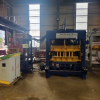 Machine de fabrication automatique de blocs de béton QT7-15 pour les usines de moyenne taille