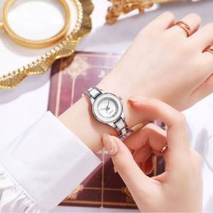นาฬิกาข้อมือควอตซ์หรูหราสำหรับผู้หญิง สแตนเลสสตีล ดีไซน์สวยเก๋ ประดับเพชร ราคาส่งถูก - Product Image 2