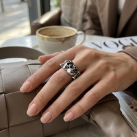 Bague large personnalisée ODM vintage en acier inoxydable argenté antique avec crâne évidé, style punk gothique pour homme