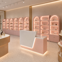 Comptoir de réception de salon de beauté personnalisé avec éclairage LED, armoire murale arquée pour soins de la peau, vitrine de présentation de cosmétiques pour magasin de détail